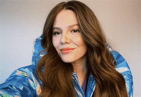 La cantante de Jesse y Joy muestra el rostro de sus .